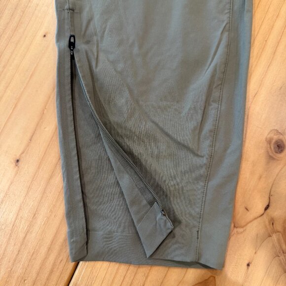 Lululemon Olive Green Lightweight Joggers – Size 6 – Great Condition - Picture 7 of 7
